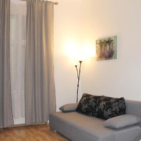 Modern Apartment Ve Smeckach 28 Praag Buitenkant foto