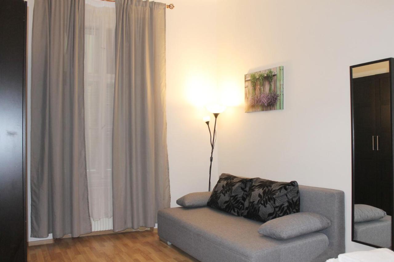 Modern Apartment Ve Smeckach 28 Praag Buitenkant foto