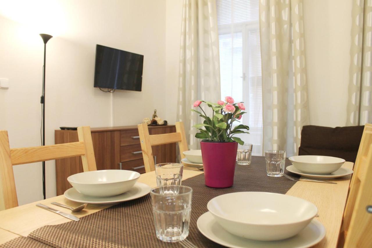 Modern Apartment Ve Smeckach 28 Praag Buitenkant foto