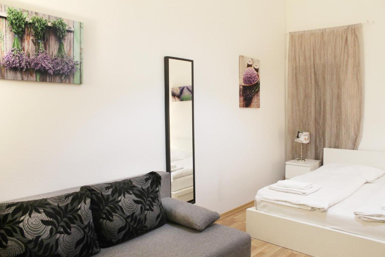 Modern Apartment Ve Smeckach 28 Praag Buitenkant foto