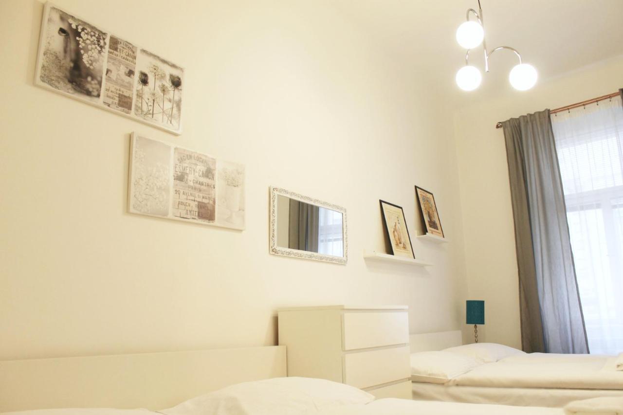 Modern Apartment Ve Smeckach 28 Praag Buitenkant foto