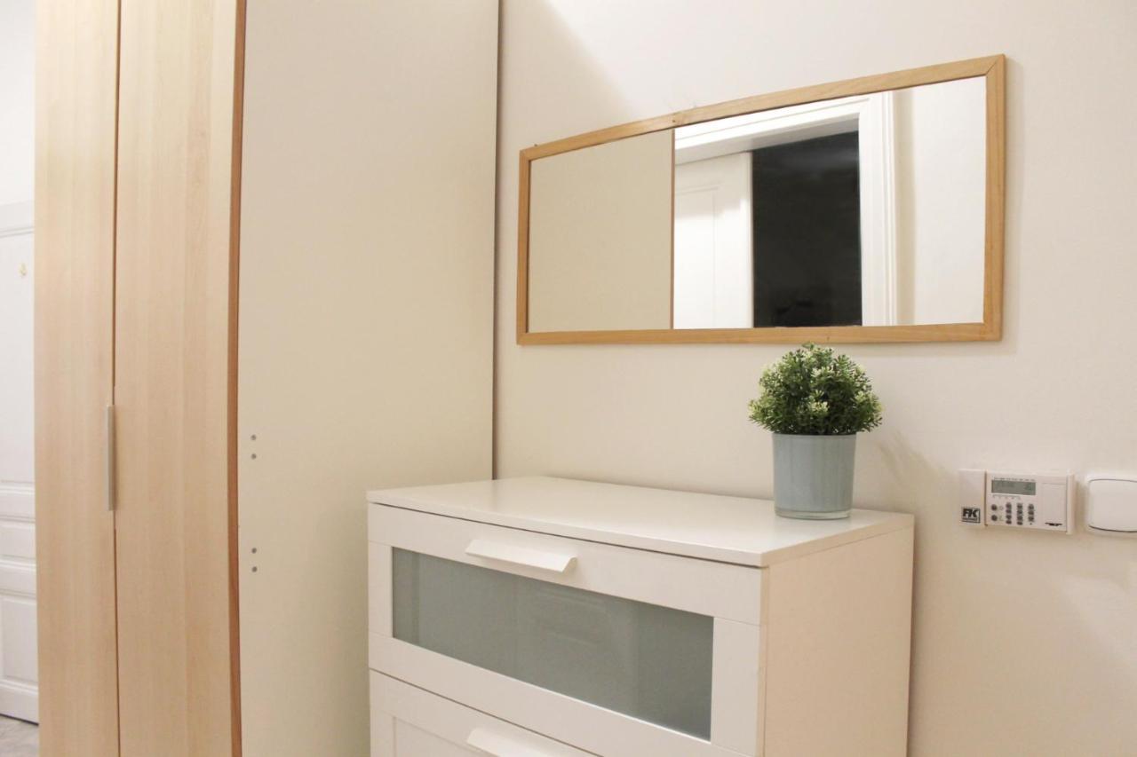 Modern Apartment Ve Smeckach 28 Praag Buitenkant foto