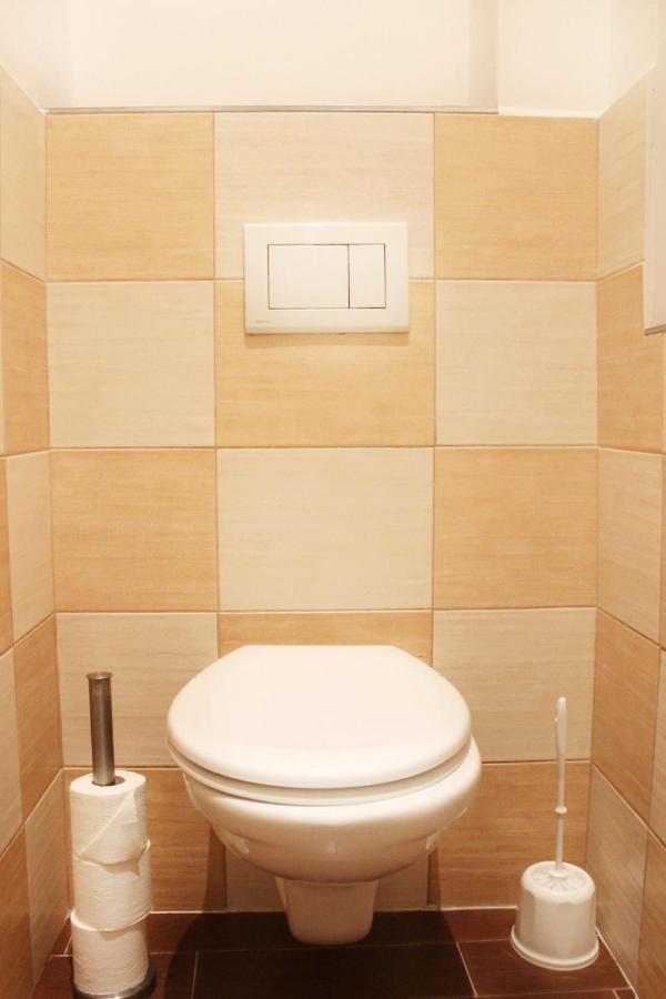 Modern Apartment Ve Smeckach 28 Praag Buitenkant foto