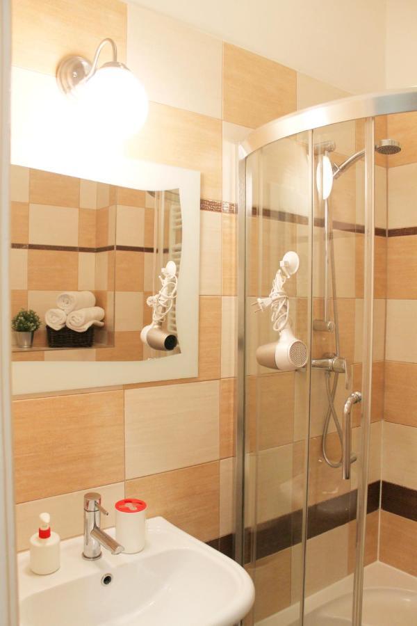 Modern Apartment Ve Smeckach 28 Praag Buitenkant foto